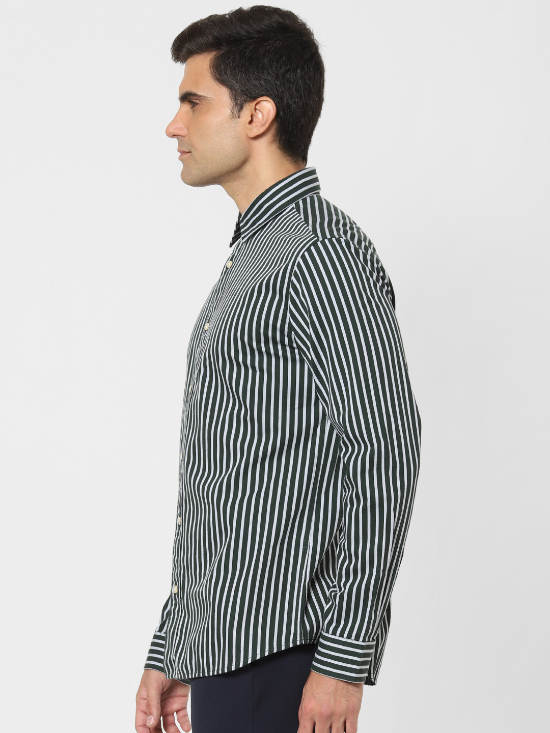 striped collar shirt